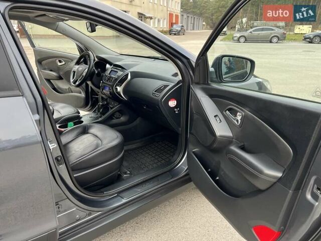 Серый Хендай их35, объемом двигателя 2 л и пробегом 200 тыс. км за 12900 $, фото 66 на Automoto.ua