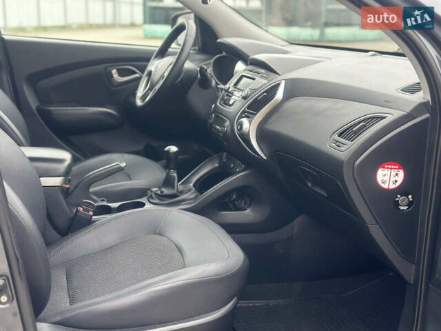 Серый Хендай их35, объемом двигателя 2 л и пробегом 170 тыс. км за 11700 $, фото 22 на Automoto.ua