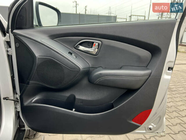 Серый Хендай их35, объемом двигателя 2 л и пробегом 240 тыс. км за 11500 $, фото 44 на Automoto.ua