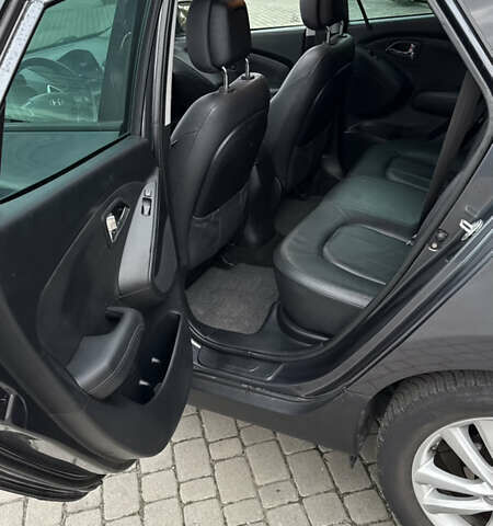 Серый Хендай их35, объемом двигателя 2 л и пробегом 245 тыс. км за 13500 $, фото 28 на Automoto.ua