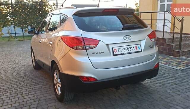 Серый Хендай их35, объемом двигателя 2 л и пробегом 248 тыс. км за 13200 $, фото 10 на Automoto.ua