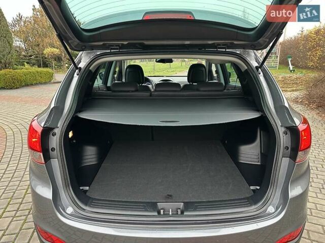 Серый Хендай их35, объемом двигателя 2 л и пробегом 107 тыс. км за 15900 $, фото 49 на Automoto.ua