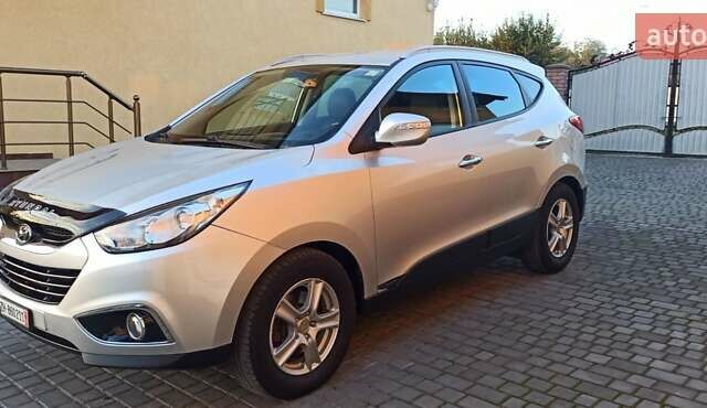 Серый Хендай их35, объемом двигателя 2 л и пробегом 248 тыс. км за 13200 $, фото 8 на Automoto.ua