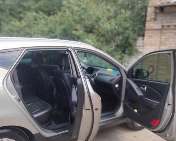 Хендай их35 2011 в Киеве на Automoto.ua Серый Хендай их35, объемом двигателя 2 л и пробегом 227 тыс. км за 12500 $, фото 6 на Automoto.ua