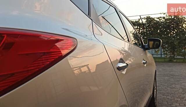 Серый Хендай их35, объемом двигателя 2 л и пробегом 248 тыс. км за 13200 $, фото 29 на Automoto.ua