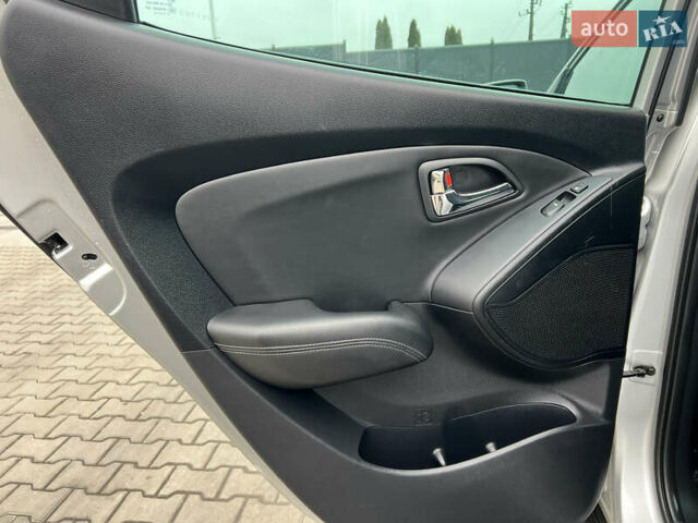 Серый Хендай их35, объемом двигателя 2 л и пробегом 240 тыс. км за 11500 $, фото 49 на Automoto.ua