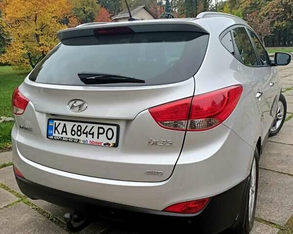 Серый Хендай их35, объемом двигателя 2 л и пробегом 230 тыс. км за 11500 $, фото 10 на Automoto.ua