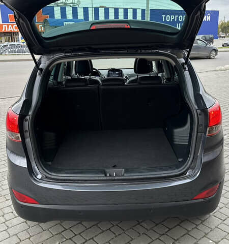 Серый Хендай их35, объемом двигателя 2 л и пробегом 245 тыс. км за 13500 $, фото 32 на Automoto.ua