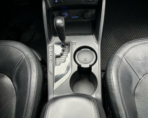 Сірий Хендай іх35, об'ємом двигуна 2.36 л та пробігом 220 тис. км за 11750 $, фото 29 на Automoto.ua