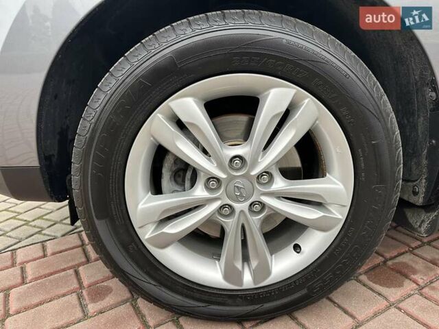 Серый Хендай их35, объемом двигателя 2 л и пробегом 107 тыс. км за 15900 $, фото 58 на Automoto.ua