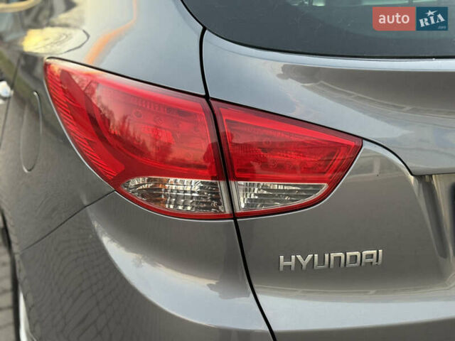 Сірий Хендай іх35, об'ємом двигуна 2 л та пробігом 262 тис. км за 13400 $, фото 12 на Automoto.ua