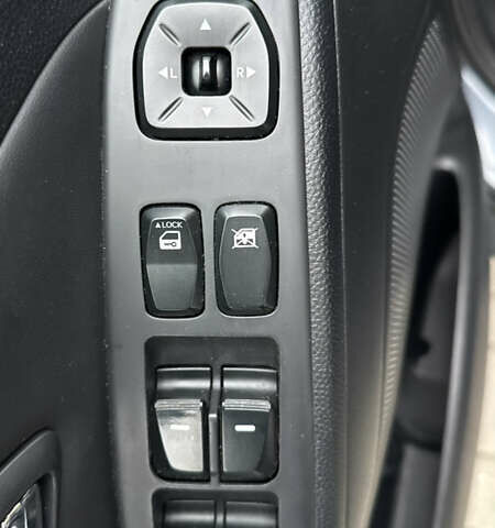 Серый Хендай их35, объемом двигателя 2 л и пробегом 245 тыс. км за 13500 $, фото 49 на Automoto.ua