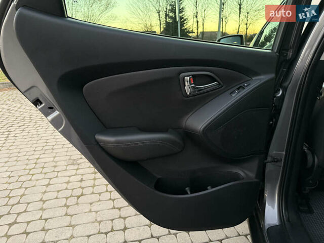 Сірий Хендай іх35, об'ємом двигуна 2 л та пробігом 262 тис. км за 13400 $, фото 25 на Automoto.ua