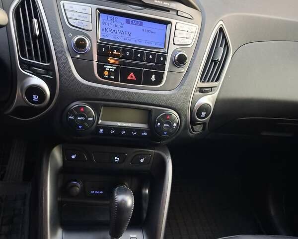 Серый Хендай их35, объемом двигателя 2 л и пробегом 101 тыс. км за 12700 $, фото 15 на Automoto.ua