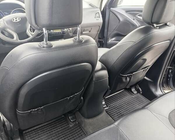 Серый Хендай их35, объемом двигателя 2 л и пробегом 238 тыс. км за 10000 $, фото 12 на Automoto.ua