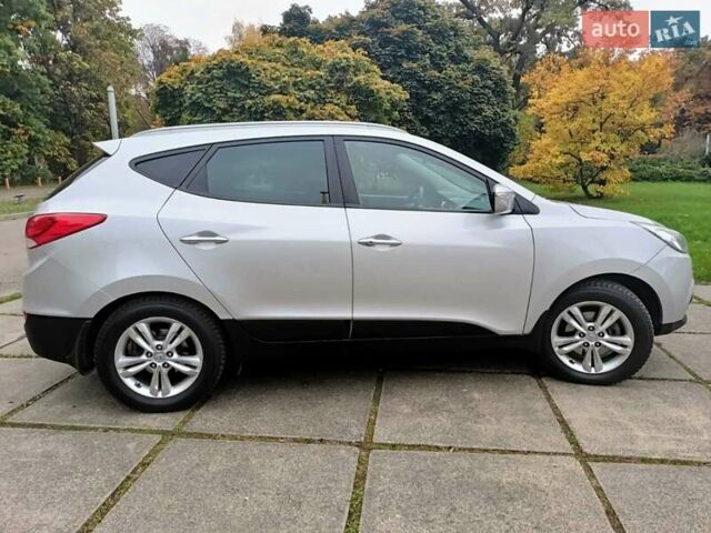 Серый Хендай их35, объемом двигателя 2 л и пробегом 230 тыс. км за 11500 $, фото 16 на Automoto.ua