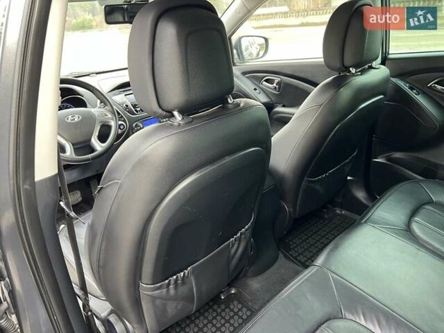 Серый Хендай их35, объемом двигателя 2 л и пробегом 200 тыс. км за 12900 $, фото 85 на Automoto.ua