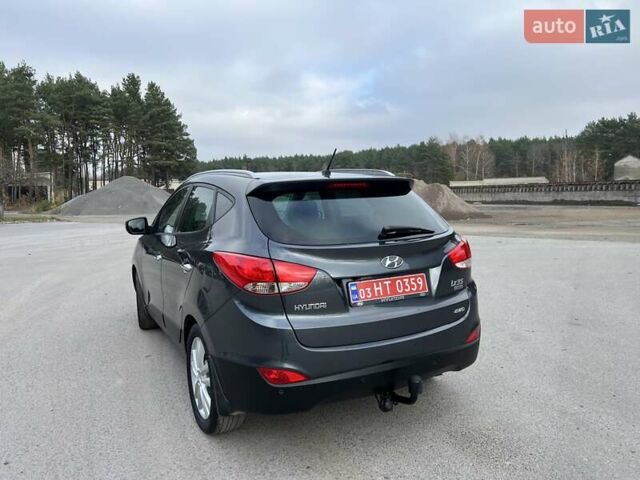 Серый Хендай их35, объемом двигателя 2 л и пробегом 200 тыс. км за 12900 $, фото 6 на Automoto.ua