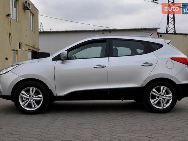 Серый Хендай их35, объемом двигателя 2 л и пробегом 267 тыс. км за 8999 $, фото 14 на Automoto.ua