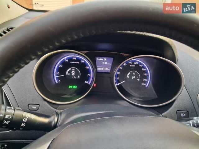 Серый Хендай их35, объемом двигателя 2 л и пробегом 101 тыс. км за 12700 $, фото 17 на Automoto.ua