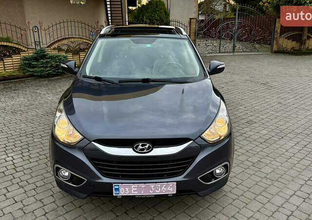 Серый Хендай их35, объемом двигателя 2 л и пробегом 245 тыс. км за 13500 $, фото 1 на Automoto.ua