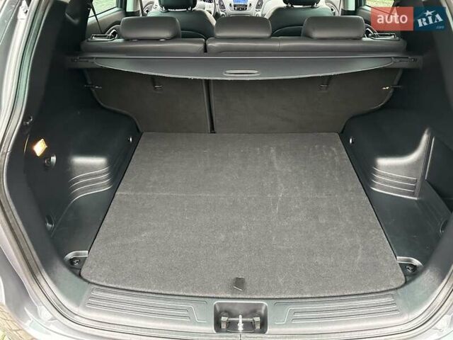 Серый Хендай их35, объемом двигателя 2 л и пробегом 107 тыс. км за 15900 $, фото 50 на Automoto.ua