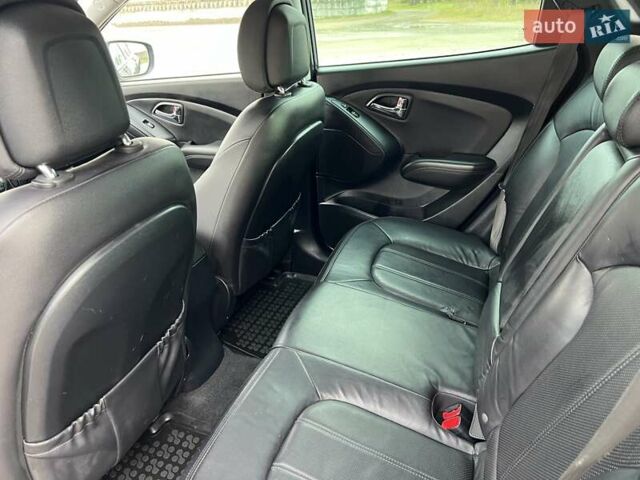 Серый Хендай их35, объемом двигателя 2 л и пробегом 200 тыс. км за 12900 $, фото 83 на Automoto.ua