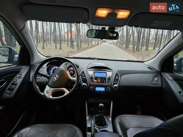Серый Хендай их35, объемом двигателя 1.7 л и пробегом 195 тыс. км за 11750 $, фото 25 на Automoto.ua
