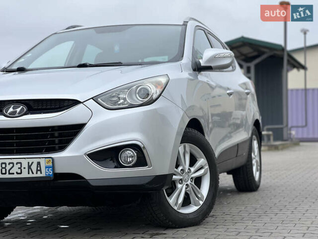 Серый Хендай их35, объемом двигателя 2 л и пробегом 240 тыс. км за 11500 $, фото 7 на Automoto.ua