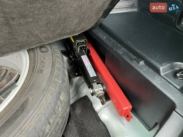 Серый Хендай их35, объемом двигателя 2 л и пробегом 240 тыс. км за 11500 $, фото 55 на Automoto.ua