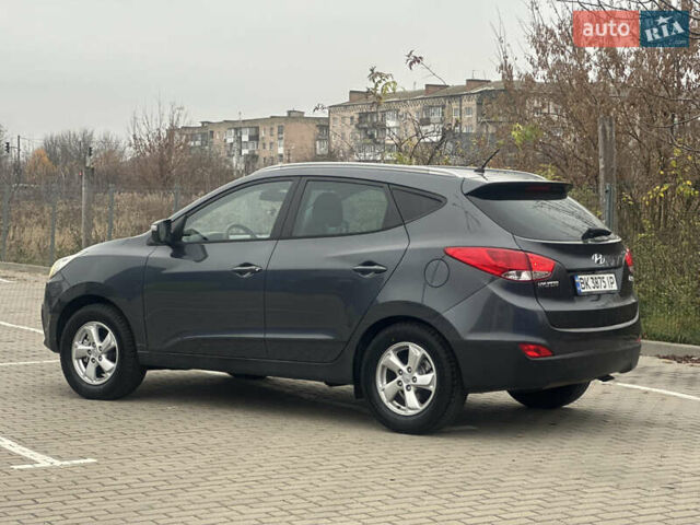 Серый Хендай их35, объемом двигателя 2 л и пробегом 170 тыс. км за 11700 $, фото 6 на Automoto.ua