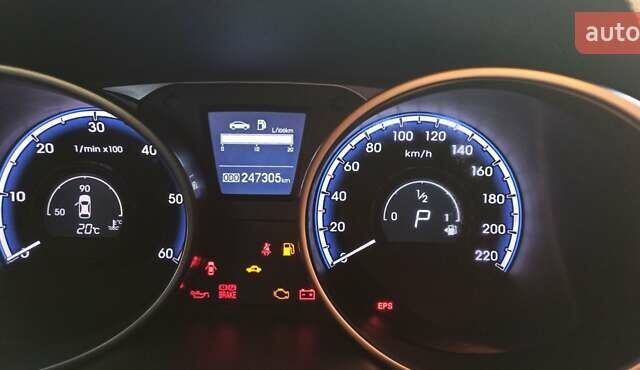 Серый Хендай их35, объемом двигателя 2 л и пробегом 248 тыс. км за 13200 $, фото 16 на Automoto.ua