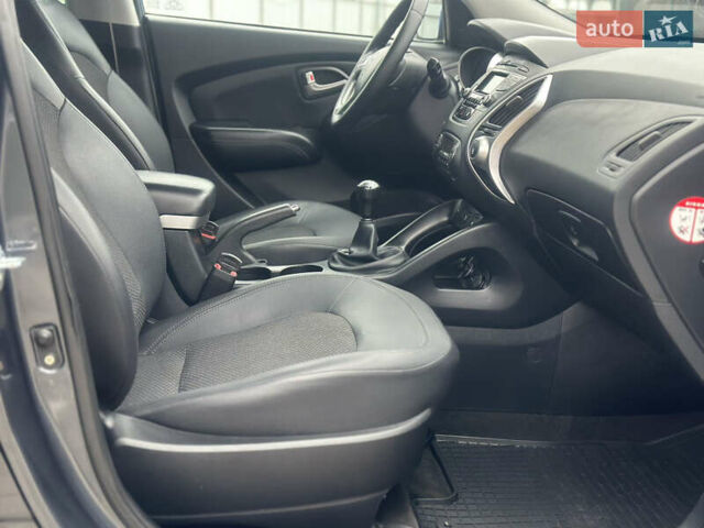 Серый Хендай их35, объемом двигателя 2 л и пробегом 170 тыс. км за 11700 $, фото 19 на Automoto.ua