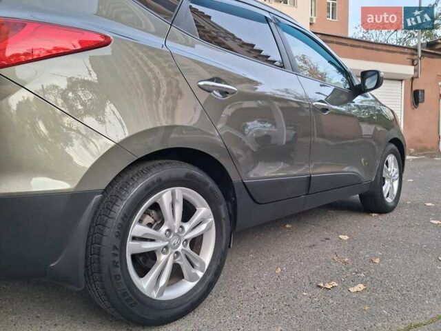 Серый Хендай их35, объемом двигателя 2 л и пробегом 101 тыс. км за 12700 $, фото 13 на Automoto.ua