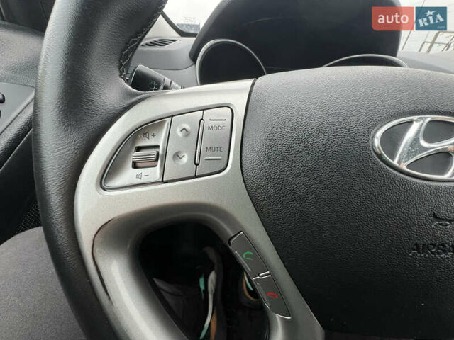 Серый Хендай их35, объемом двигателя 2 л и пробегом 240 тыс. км за 11500 $, фото 37 на Automoto.ua