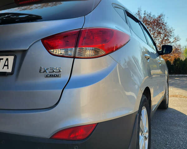 Серый Хендай их35, объемом двигателя 2 л и пробегом 264 тыс. км за 11700 $, фото 12 на Automoto.ua