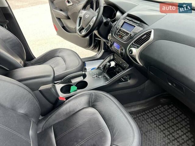 Серый Хендай их35, объемом двигателя 2 л и пробегом 200 тыс. км за 12900 $, фото 71 на Automoto.ua