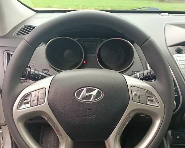 Серый Хендай их35, объемом двигателя 2 л и пробегом 230 тыс. км за 11500 $, фото 25 на Automoto.ua