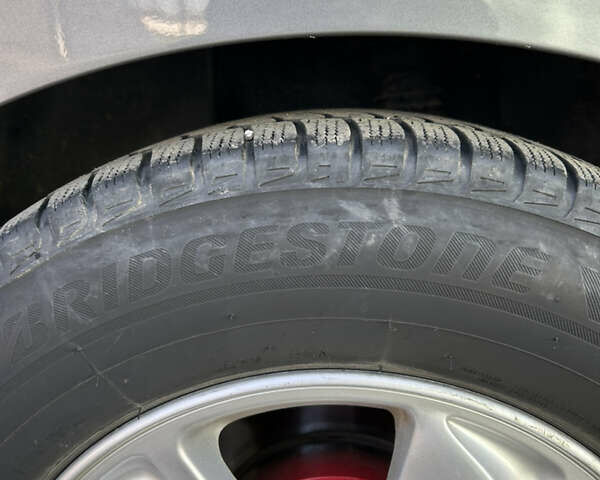 Серый Хендай их35, объемом двигателя 2 л и пробегом 237 тыс. км за 10900 $, фото 15 на Automoto.ua