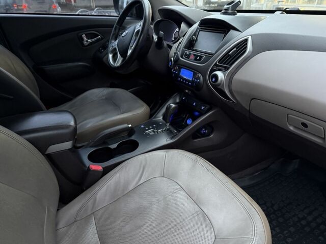 Сірий Хендай іх35, об'ємом двигуна 2 л та пробігом 186 тис. км за 11900 $, фото 13 на Automoto.ua