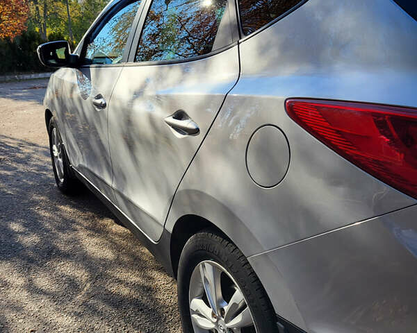 Серый Хендай их35, объемом двигателя 2 л и пробегом 264 тыс. км за 11700 $, фото 8 на Automoto.ua