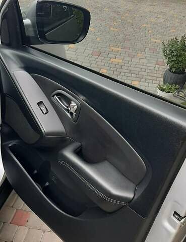 Сірий Хендай іх35, об'ємом двигуна 2 л та пробігом 178 тис. км за 13200 $, фото 4 на Automoto.ua