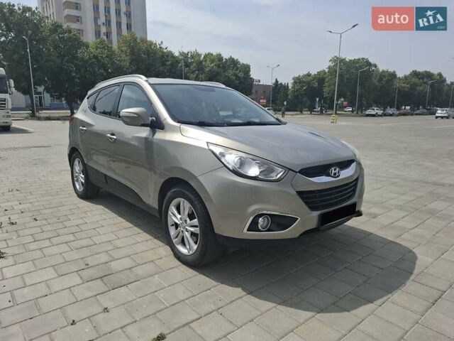 Серый Хендай их35, объемом двигателя 2 л и пробегом 193 тыс. км за 10999 $, фото 8 на Automoto.ua
