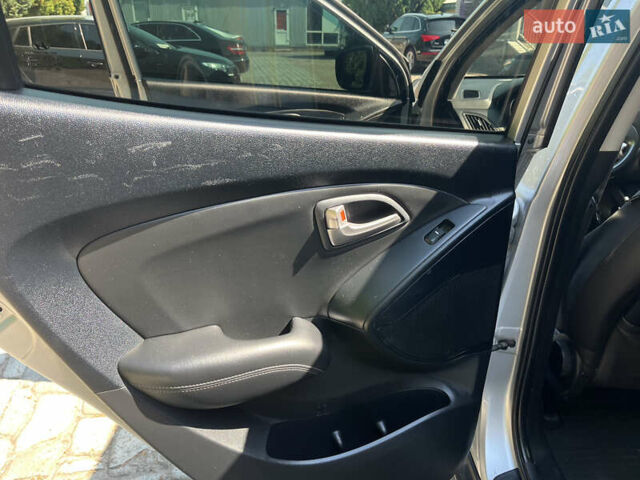 Сірий Хендай іх35, об'ємом двигуна 2 л та пробігом 307 тис. км за 11000 $, фото 18 на Automoto.ua