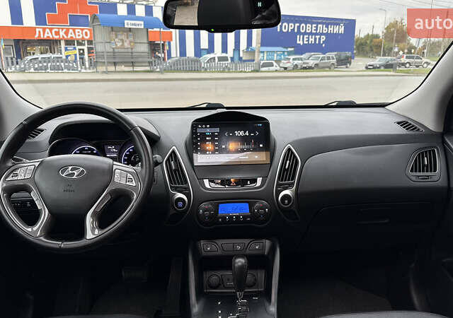 Серый Хендай их35, объемом двигателя 2 л и пробегом 245 тыс. км за 13500 $, фото 14 на Automoto.ua