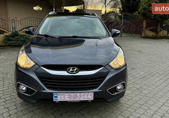 Серый Хендай их35, объемом двигателя 2 л и пробегом 245 тыс. км за 13500 $, фото 2 на Automoto.ua