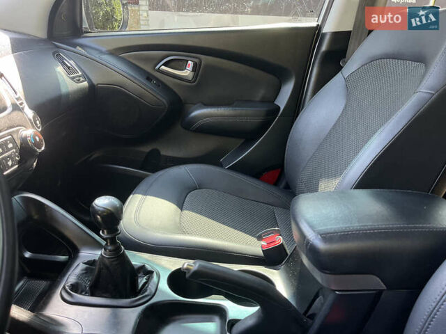 Сірий Хендай іх35, об'ємом двигуна 2 л та пробігом 307 тис. км за 11000 $, фото 15 на Automoto.ua