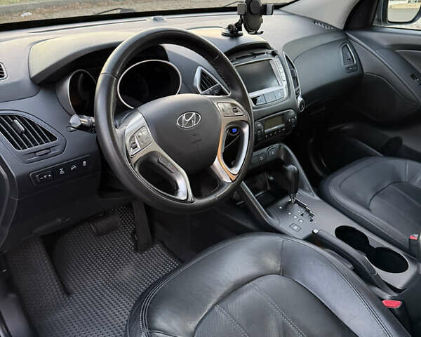 Сірий Хендай іх35, об'ємом двигуна 2 л та пробігом 262 тис. км за 13400 $, фото 19 на Automoto.ua