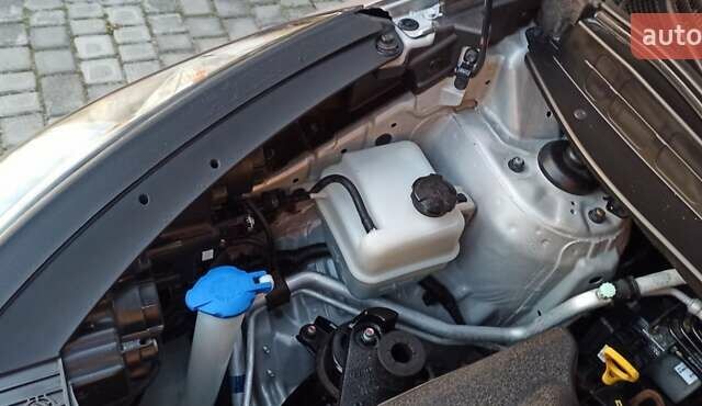 Серый Хендай их35, объемом двигателя 2 л и пробегом 248 тыс. км за 13200 $, фото 27 на Automoto.ua