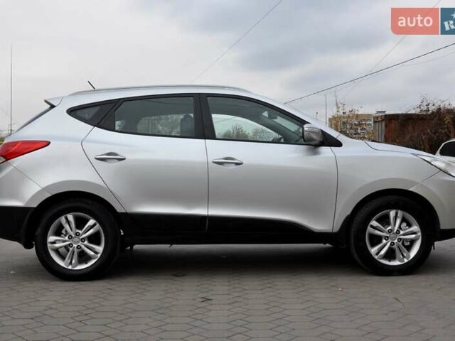 Серый Хендай их35, объемом двигателя 2 л и пробегом 267 тыс. км за 8999 $, фото 7 на Automoto.ua